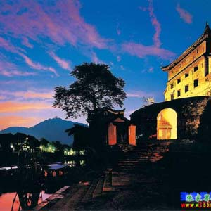 喜樂L線：天門山、張家界、袁家界、猛洞河、鳳凰古城超經(jīng)典五日游