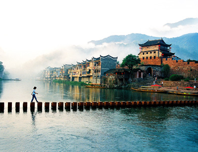 長(zhǎng)沙往返A(chǔ)9線：鳳凰古城、德夯苗寨、矮寨吊索橋品質(zhì)純玩兩日游